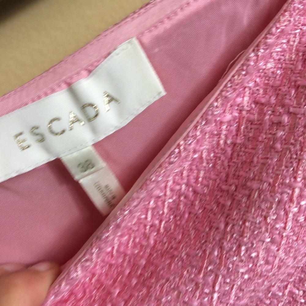 Escada vintage pink tweed skirt suit. Size 38. (6-8) - Picture 9 of 9